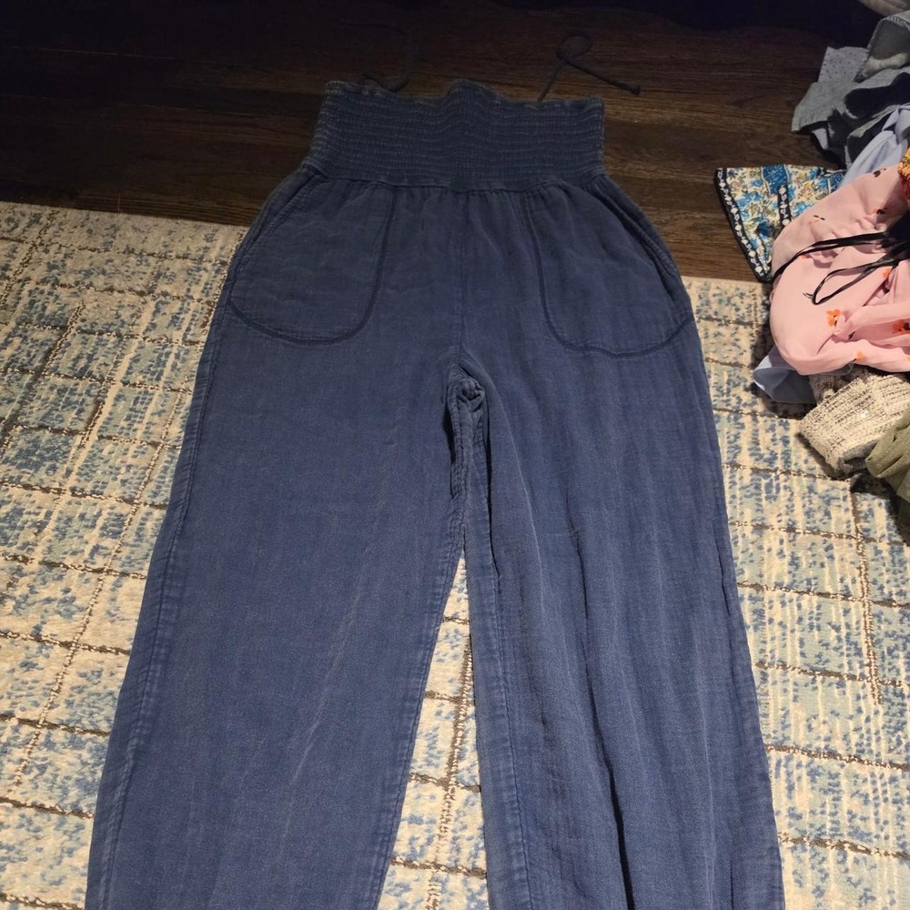 Z Supply navy blue linen pants with pockets